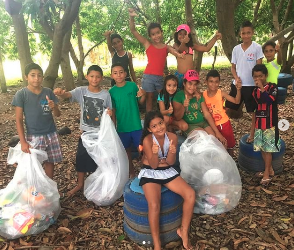 Day 4: Participate in activities with the community including a ceviche class, soap workshop, and beach cleanup. Evening voluntary beach patrols &amp; parrot research. (photo: Equipo Tora Carey)